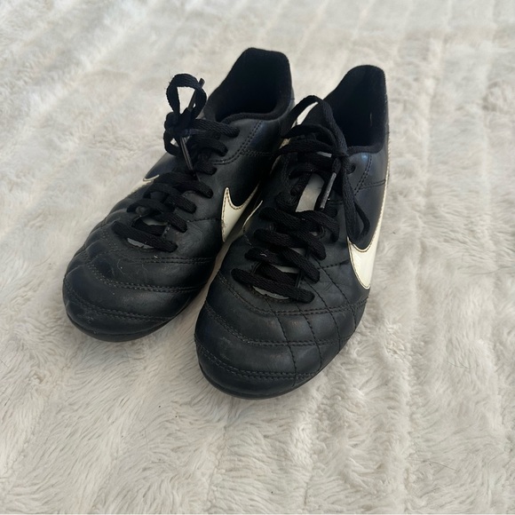 Youth Nike Tempo Boys Unisex Soccer Cleats size 1.5Y - Picture 2 of 7